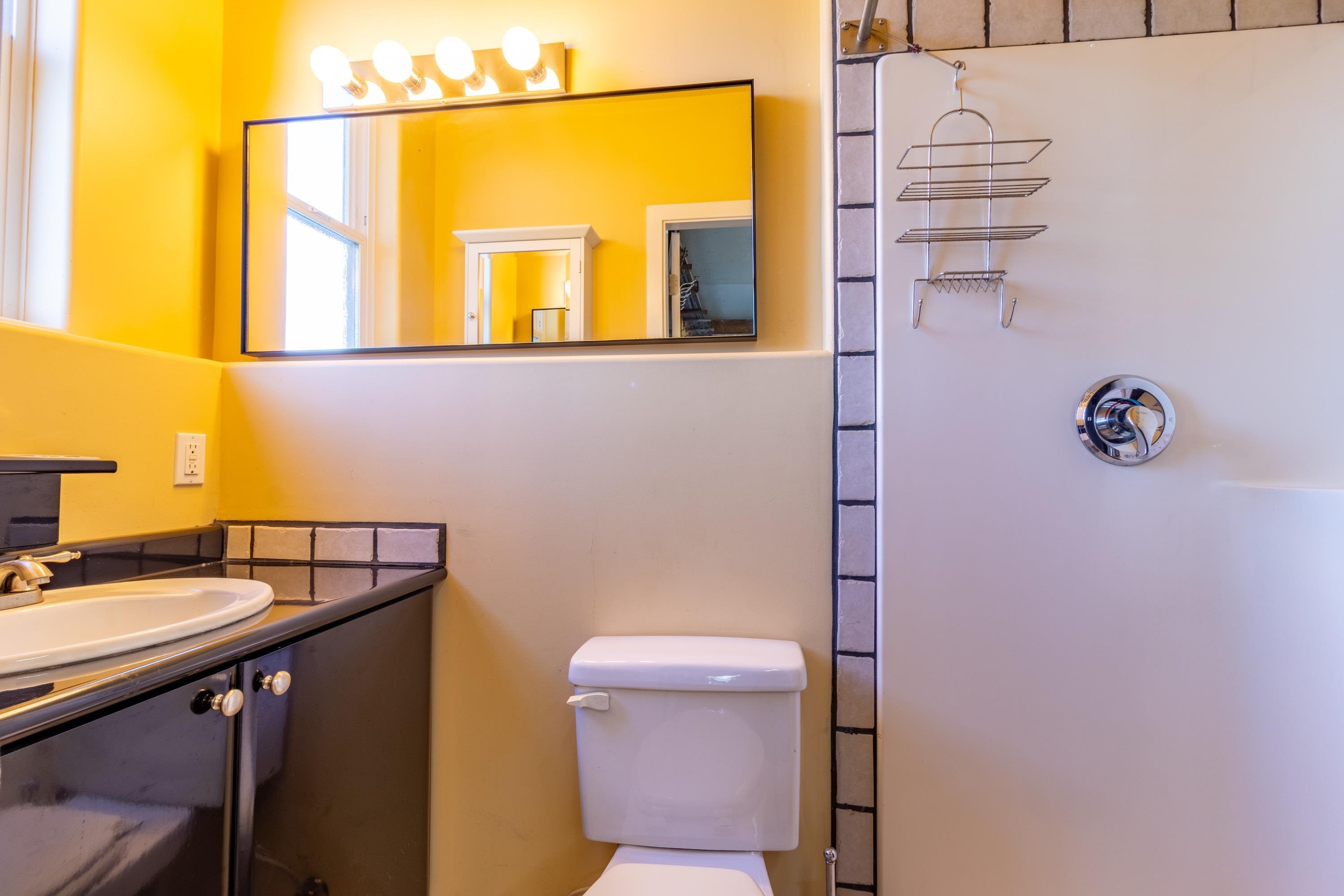 1602 Chart Drive, Pender Island, BC - Indoor Photo Showing Bathroom