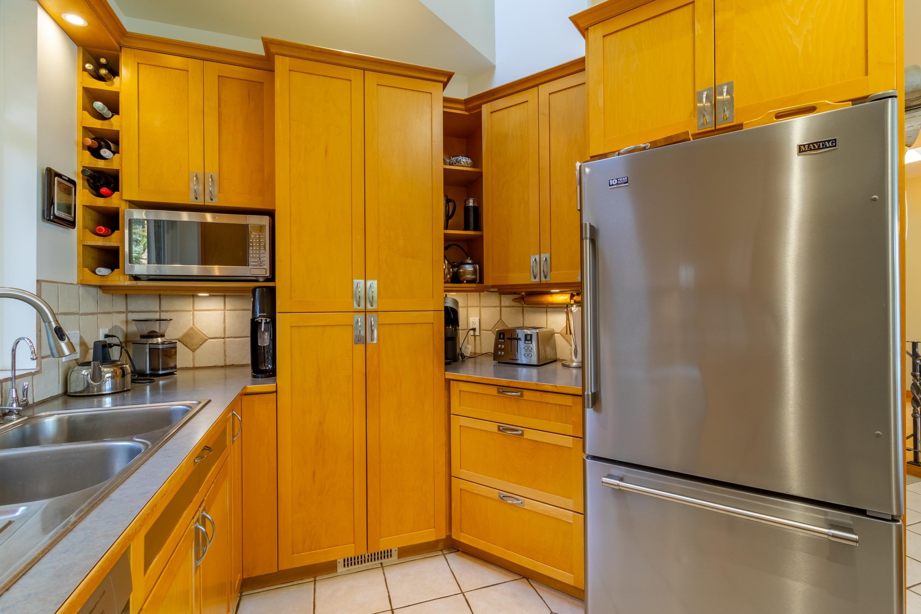1602 Chart Drive, Pender Island, BC - Indoor Photo Showing Kitchen With Double Sink