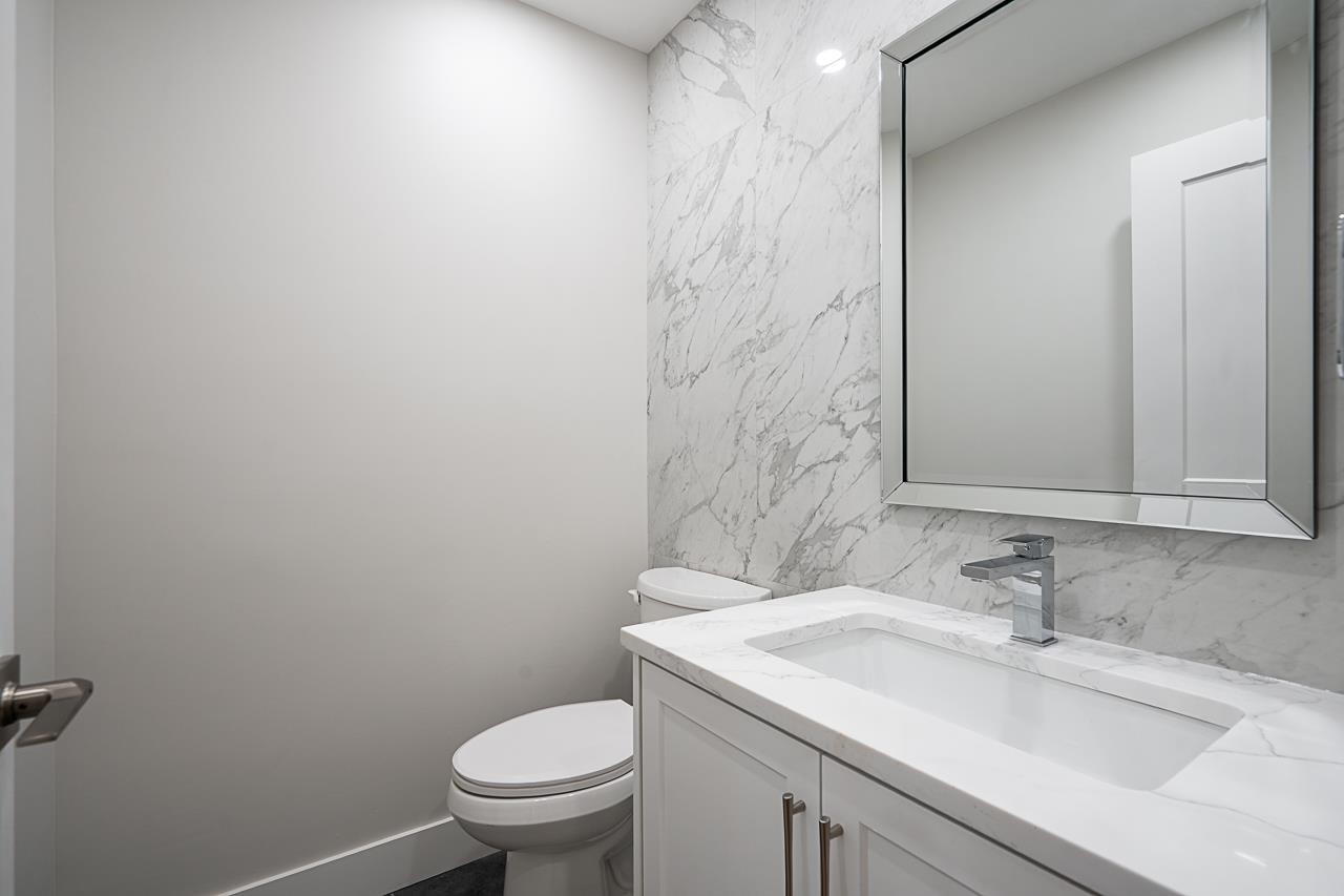 2824 Nash Drive, Coquitlam, BC - Indoor Photo Showing Bathroom