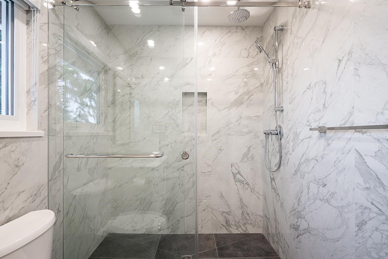 2824 Nash Drive, Coquitlam, BC - Indoor Photo Showing Bathroom
