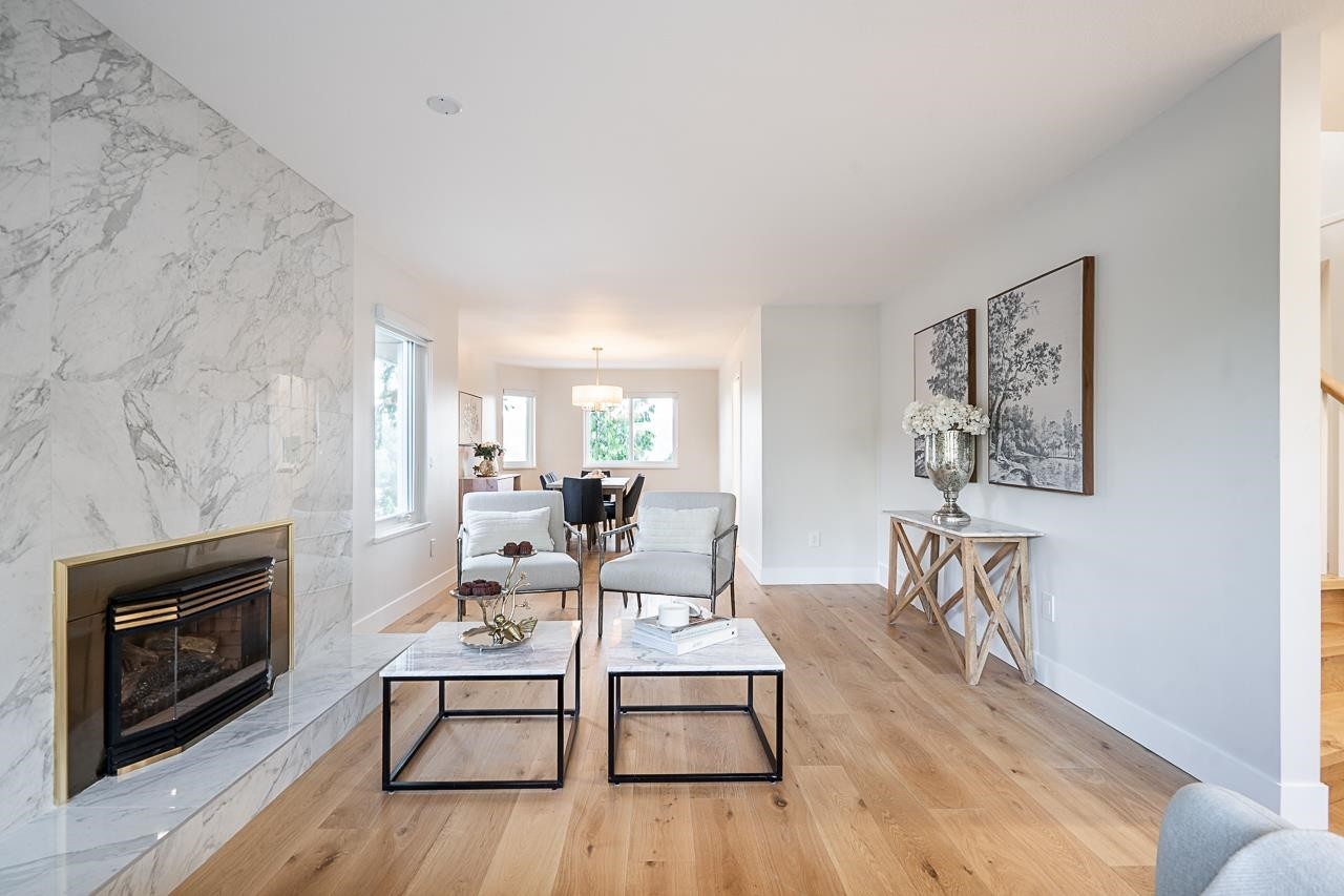 2824 Nash Drive, Coquitlam, BC - Indoor Photo Showing Living Room With Fireplace
