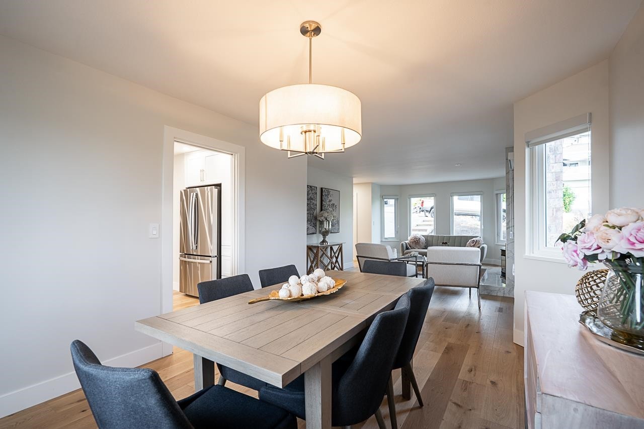 2824 Nash Drive, Coquitlam, BC - Indoor Photo Showing Dining Room