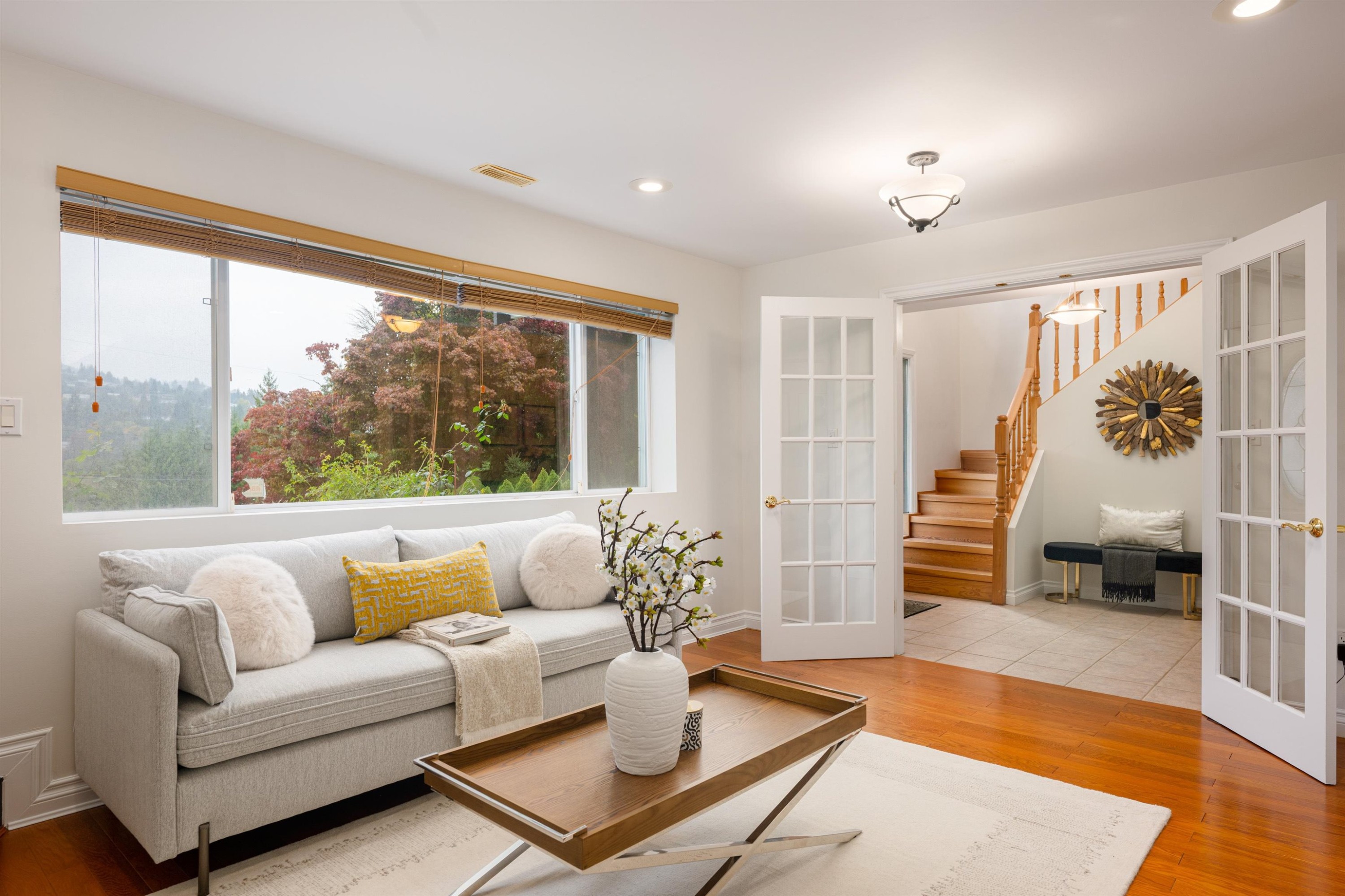 850 Jefferson Avenue, West Vancouver, BC - Indoor Photo Showing Living Room