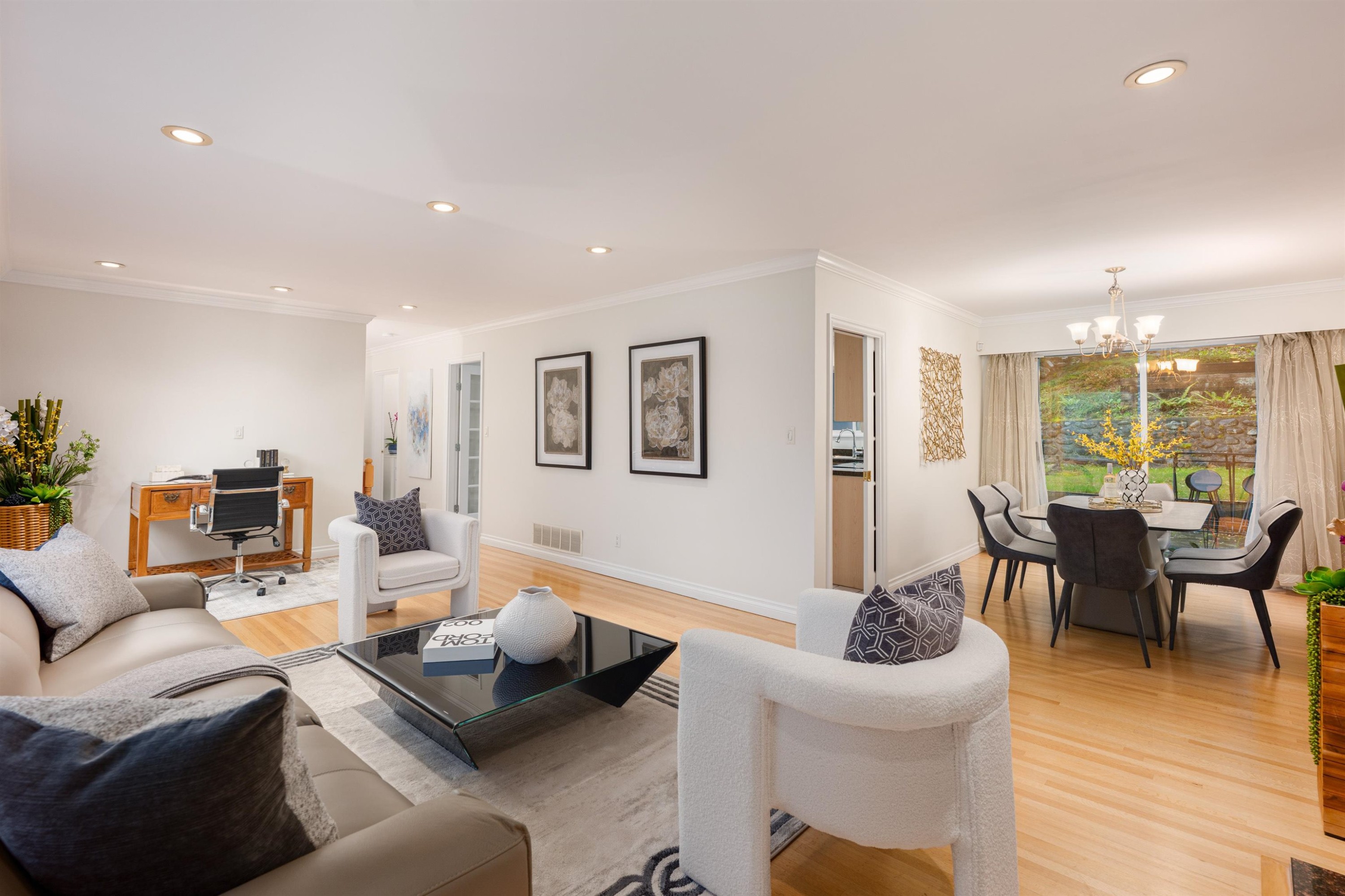 850 Jefferson Avenue, West Vancouver, BC - Indoor Photo Showing Living Room