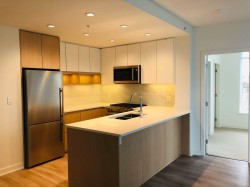 8xx-8940 University Crescent Burnaby, BC V5A 0E7
