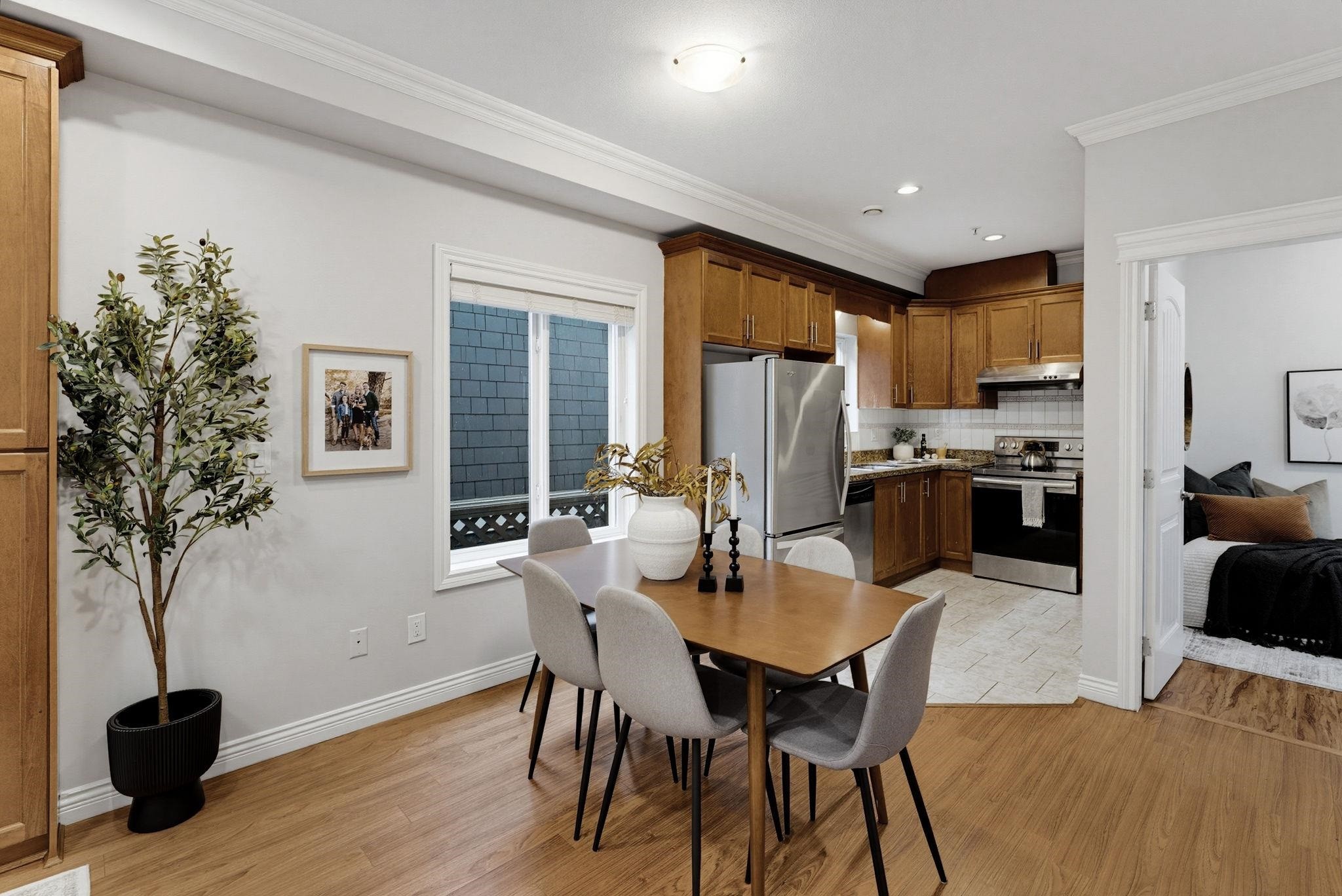2139 Triumph Street, Vancouver, BC - Indoor