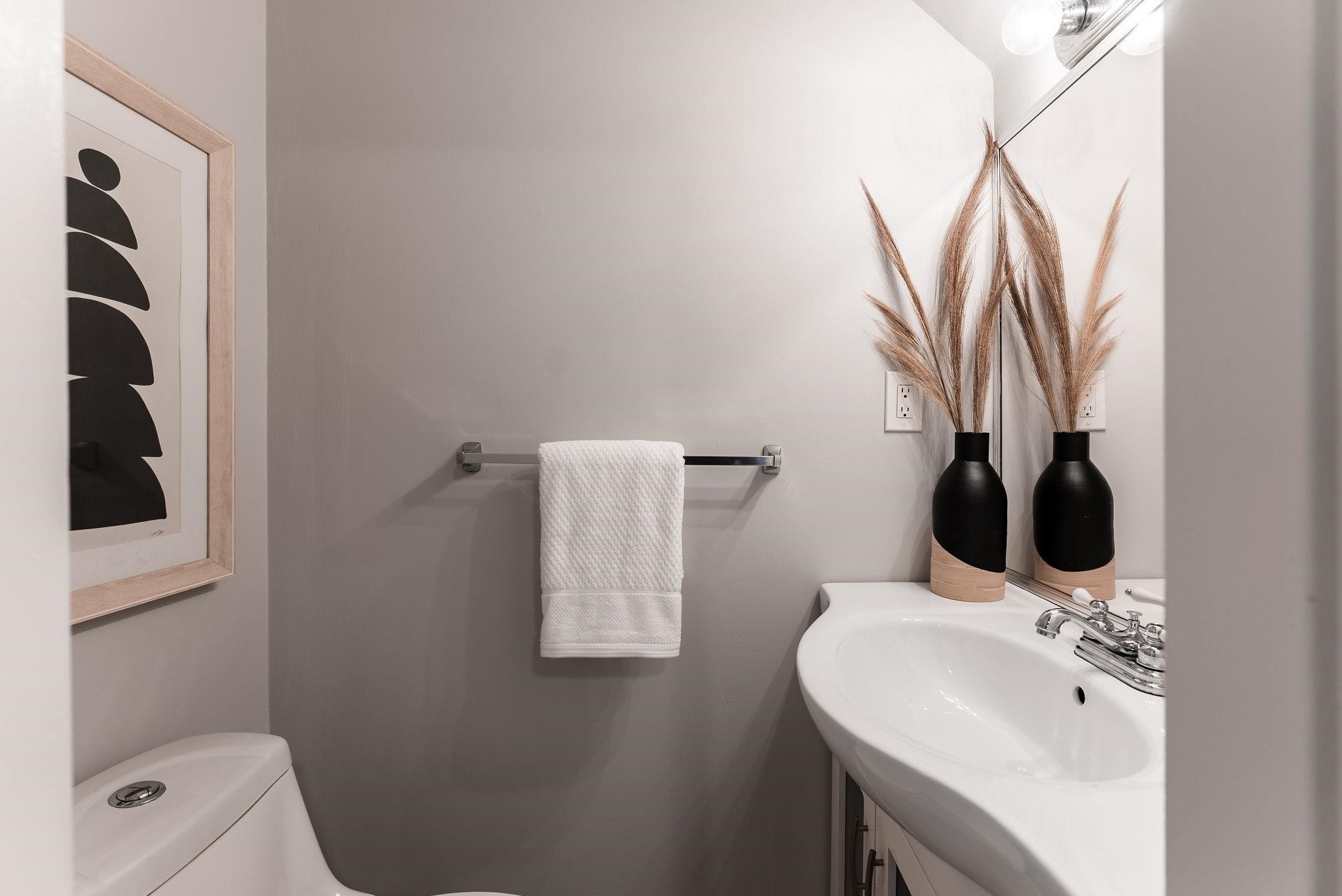 2139 Triumph Street, Vancouver, BC - Indoor Photo Showing Bathroom