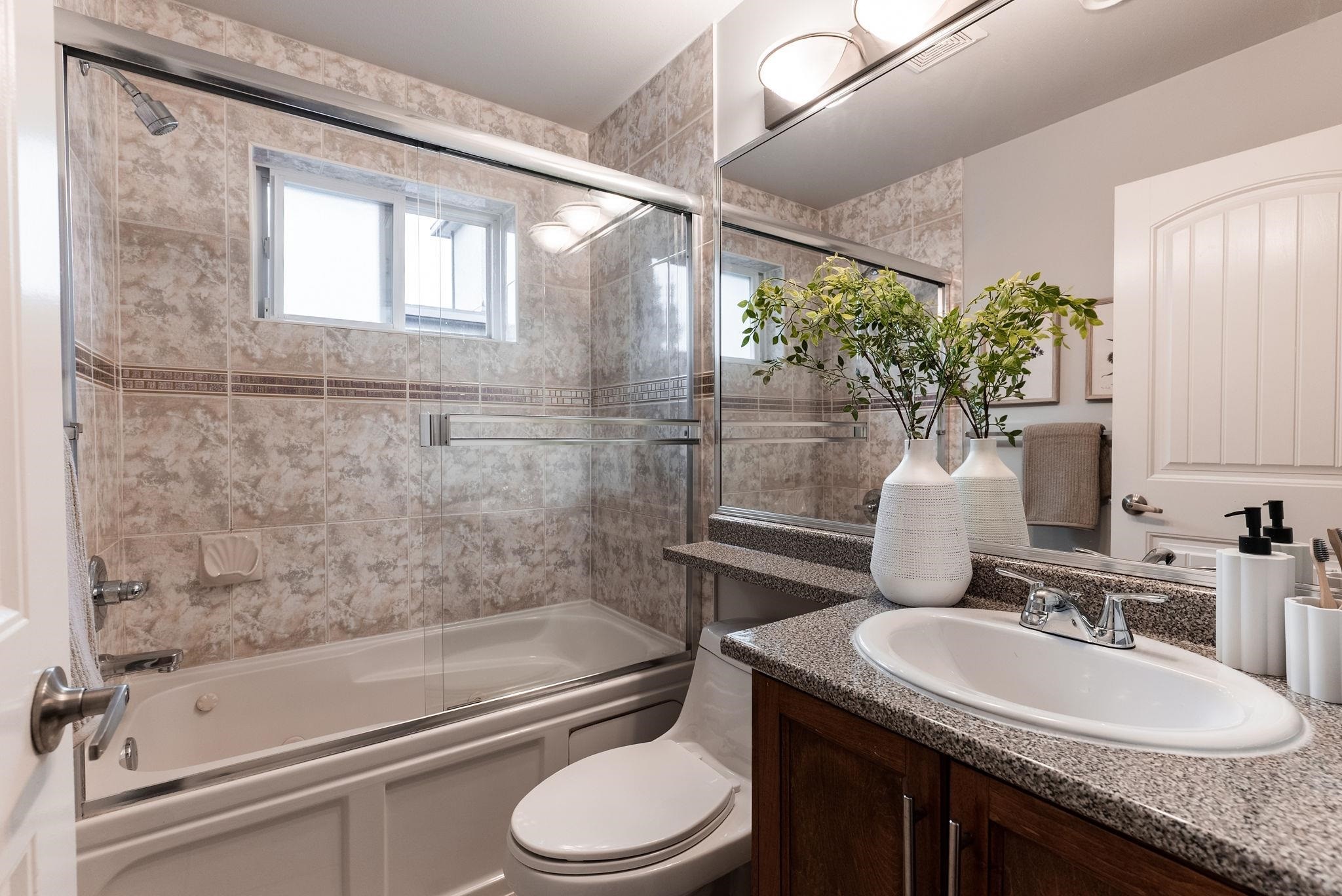 2139 Triumph Street, Vancouver, BC - Indoor Photo Showing Bathroom