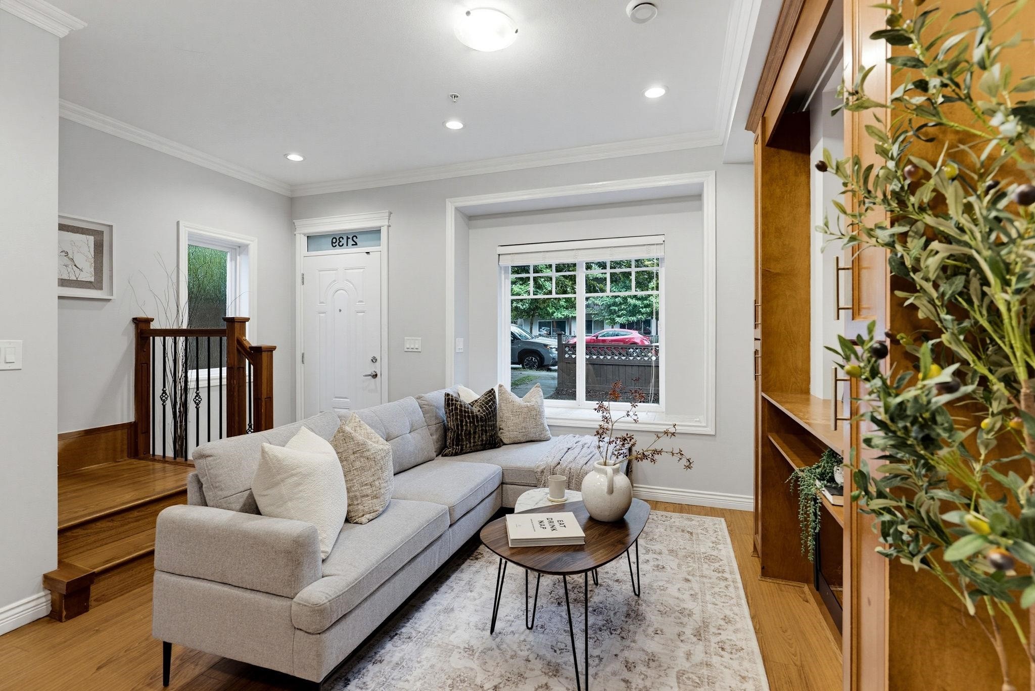 2139 Triumph Street, Vancouver, BC - Indoor Photo Showing Living Room
