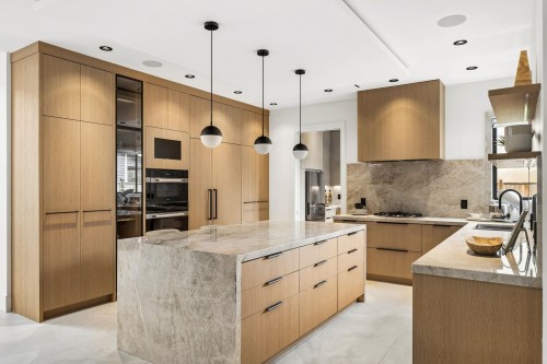 4420 Stonecrop Avenue, Richmond, BC - Indoor Photo Showing Kitchen With Upgraded Kitchen