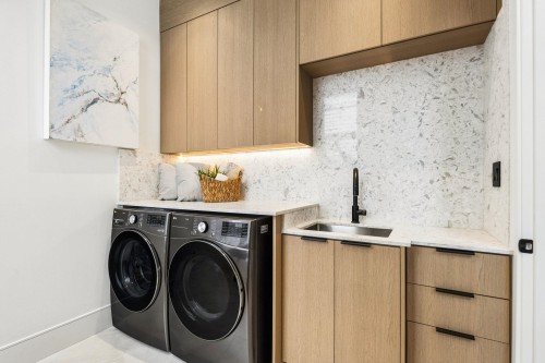 4420 Stonecrop Avenue, Richmond, BC - Indoor Photo Showing Laundry Room