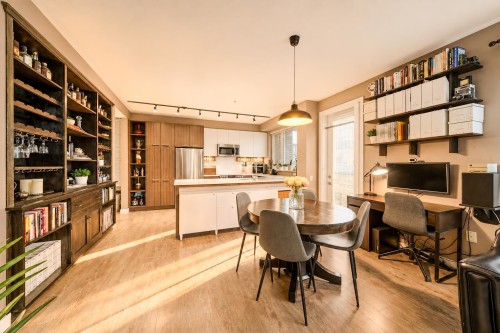 516-9250 University High Street  Burnaby, BC V5A 0B3