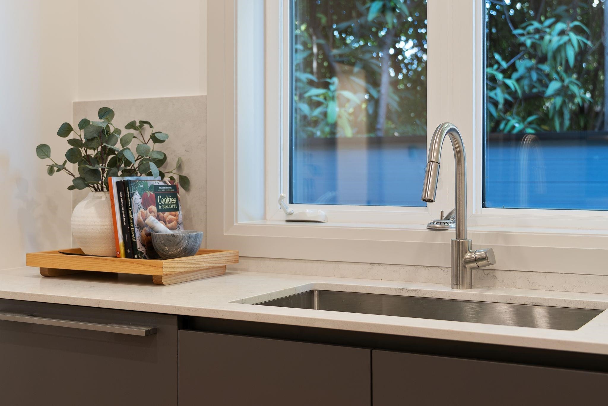 3-1491 Devonshire Crescent, Vancouver, BC - Indoor Photo Showing Kitchen