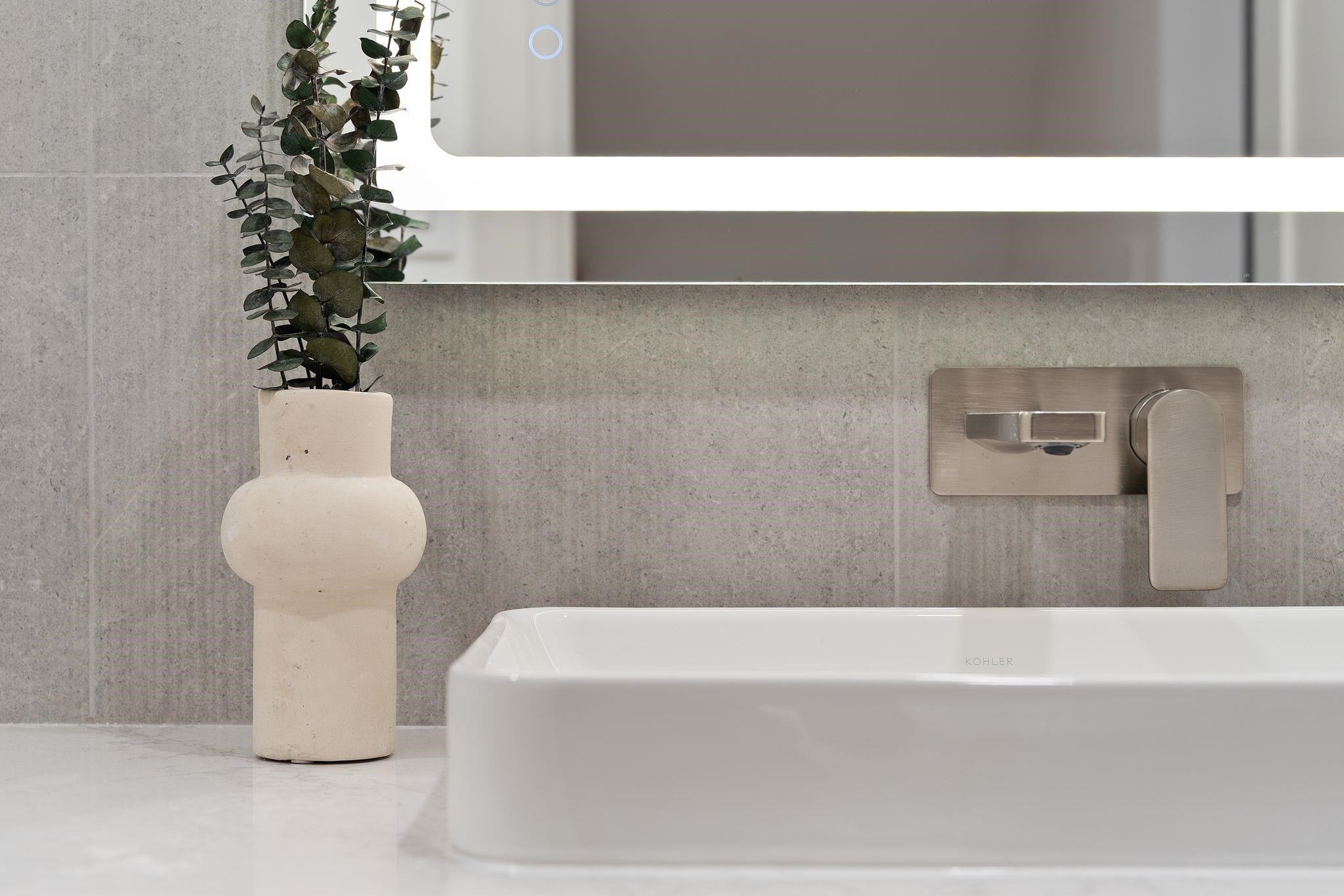 3-1491 Devonshire Crescent, Vancouver, BC - Indoor Photo Showing Bathroom