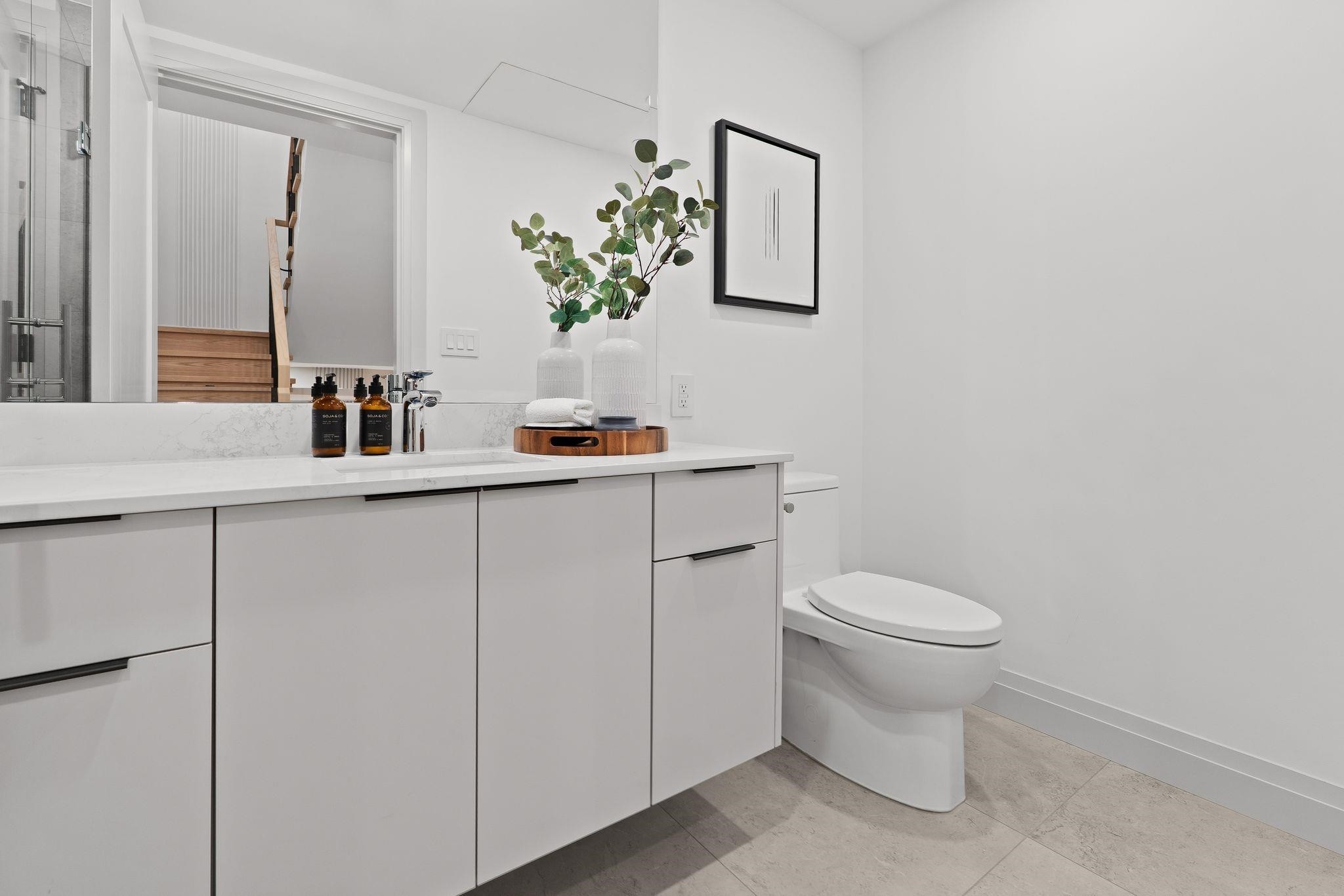 3-1491 Devonshire Crescent, Vancouver, BC - Indoor Photo Showing Bathroom