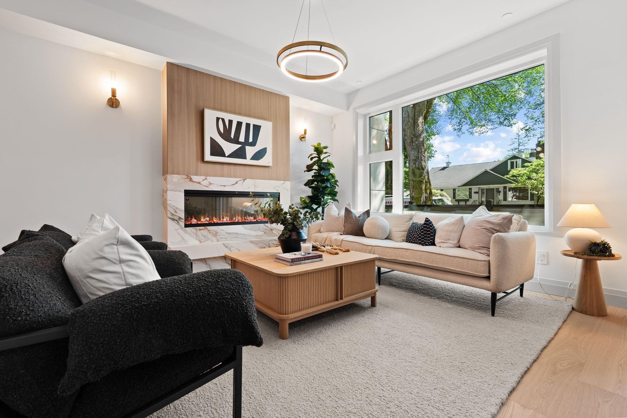 3-1491 Devonshire Crescent, Vancouver, BC - Indoor Photo Showing Living Room With Fireplace