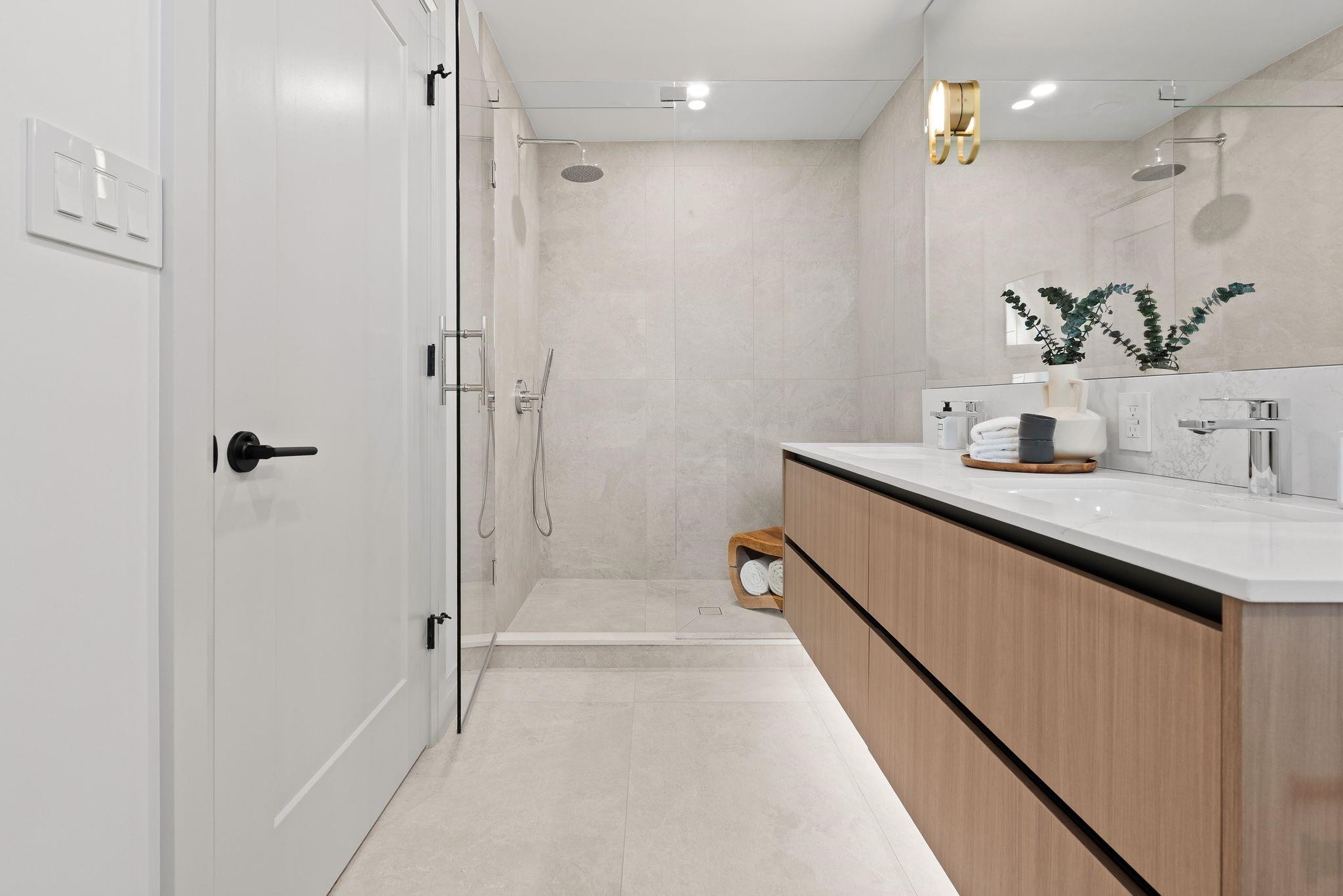 3-1491 Devonshire Crescent, Vancouver, BC - Indoor Photo Showing Bathroom