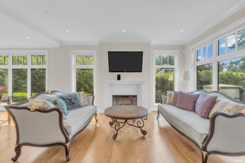 920 3Rd Street, West Vancouver, BC - Indoor Photo Showing Living Room With Fireplace