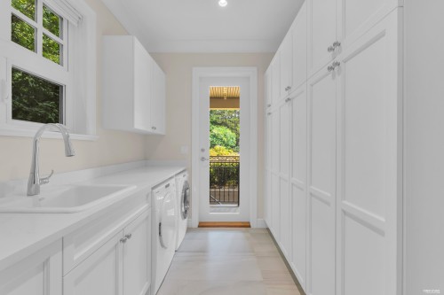 920 3Rd Street, West Vancouver, BC - Indoor