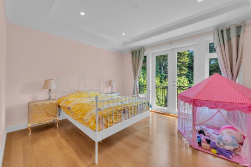 920 3Rd Street, West Vancouver, BC - Indoor Photo Showing Bedroom