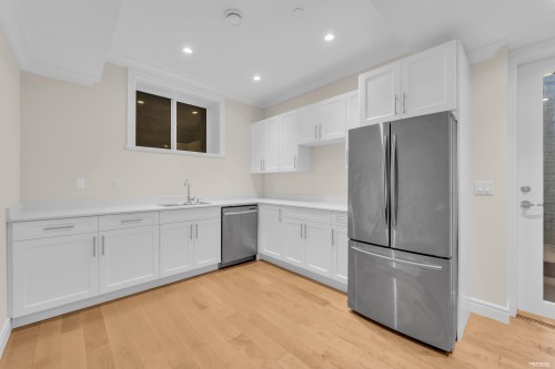 920 3Rd Street, West Vancouver, BC - Indoor Photo Showing Kitchen