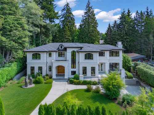920 3Rd Street, West Vancouver, BC - Outdoor With Facade