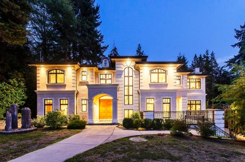 920 3Rd Street, West Vancouver, BC - Outdoor With Facade