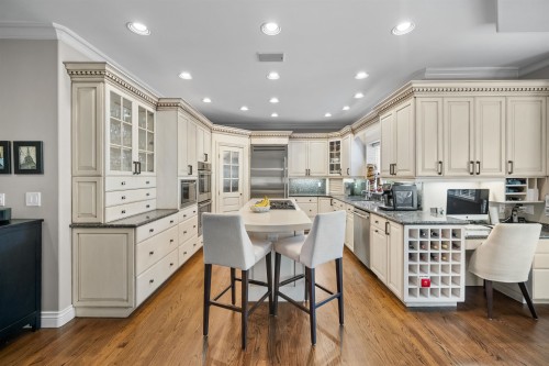 414 Walker Street, Coquitlam, BC - Indoor Photo Showing Kitchen