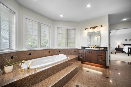 414 Walker Street, Coquitlam, BC - Indoor Photo Showing Bathroom