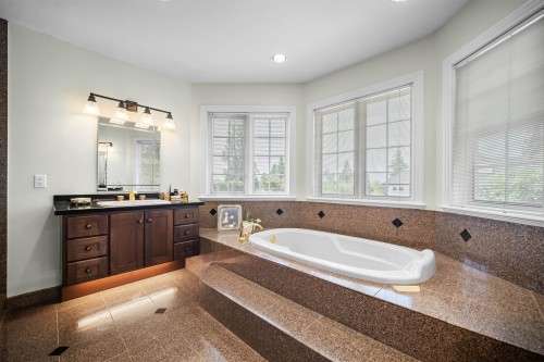 414 Walker Street, Coquitlam, BC - Indoor Photo Showing Bathroom