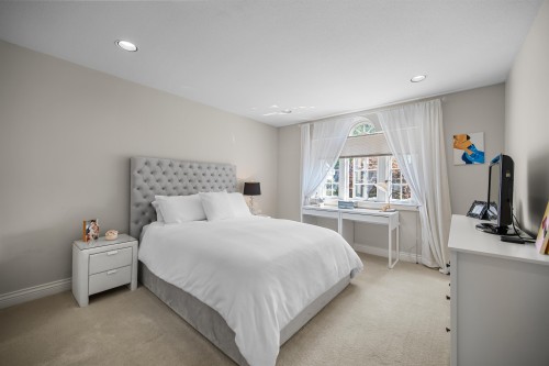 414 Walker Street, Coquitlam, BC - Indoor Photo Showing Bedroom