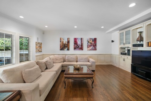 414 Walker Street, Coquitlam, BC - Indoor Photo Showing Living Room