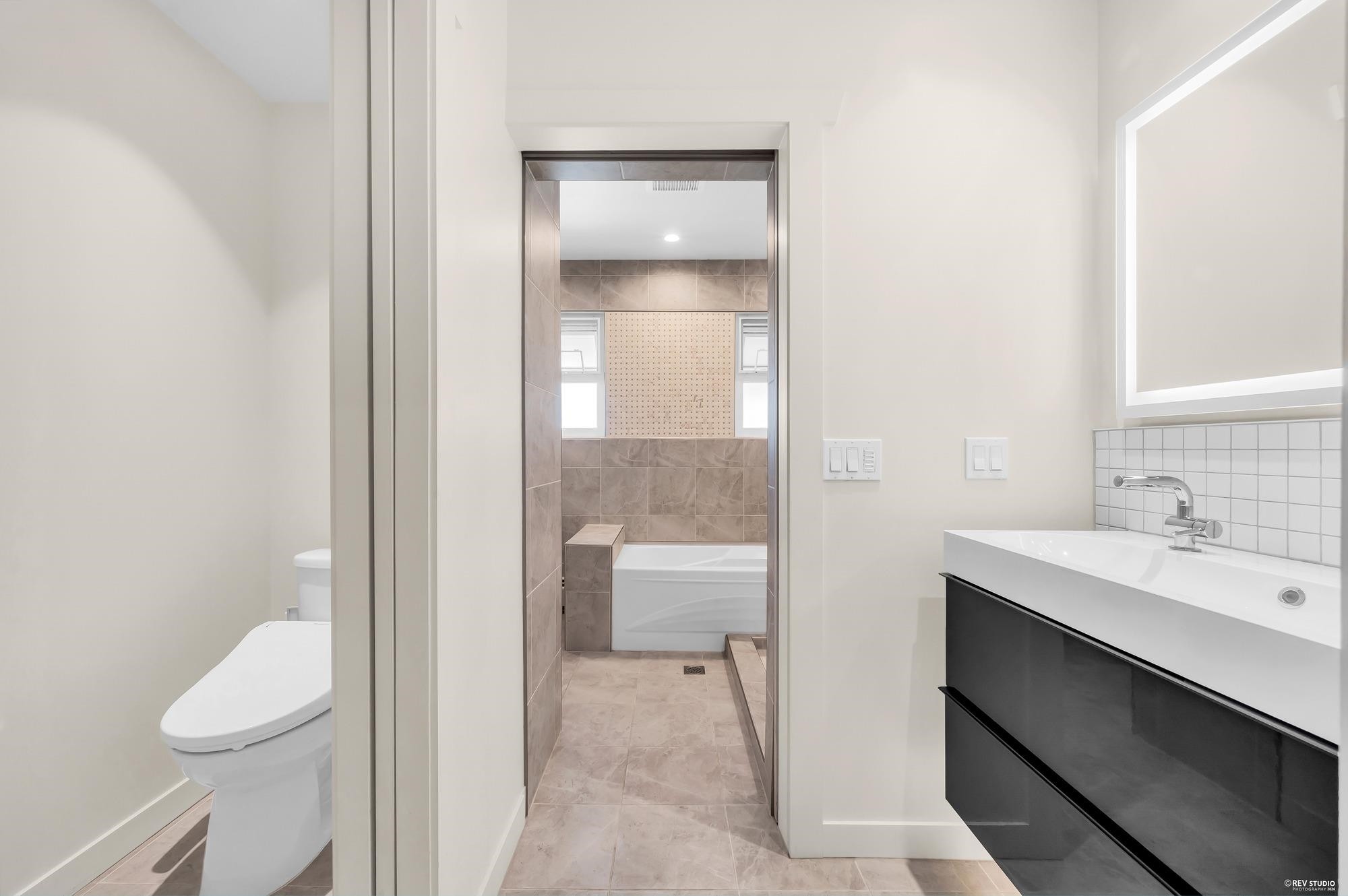 23271 Westminster Highway, Richmond, BC - Indoor Photo Showing Bathroom