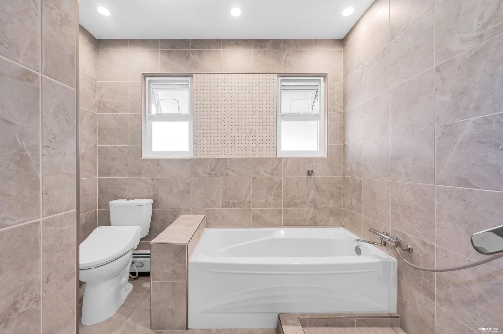 23271 Westminster Highway, Richmond, BC - Indoor Photo Showing Bathroom