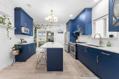 5174 Aberdeen Street, Vancouver, BC - Indoor Photo Showing Kitchen With Double Sink With Upgraded Kitchen