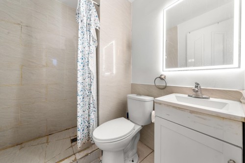 5174 Aberdeen Street, Vancouver, BC - Indoor Photo Showing Bathroom