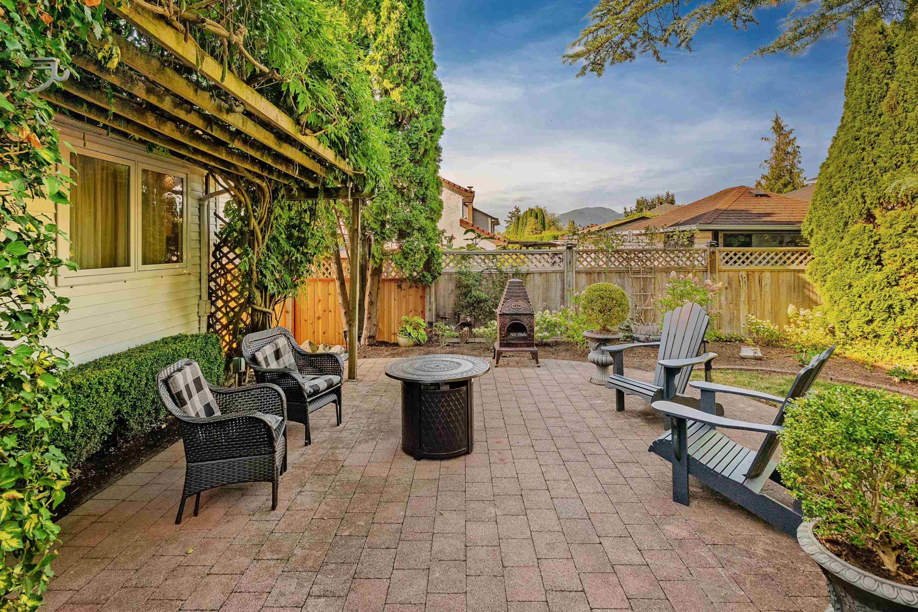 12612 215 Street, Maple Ridge, BC - Outdoor