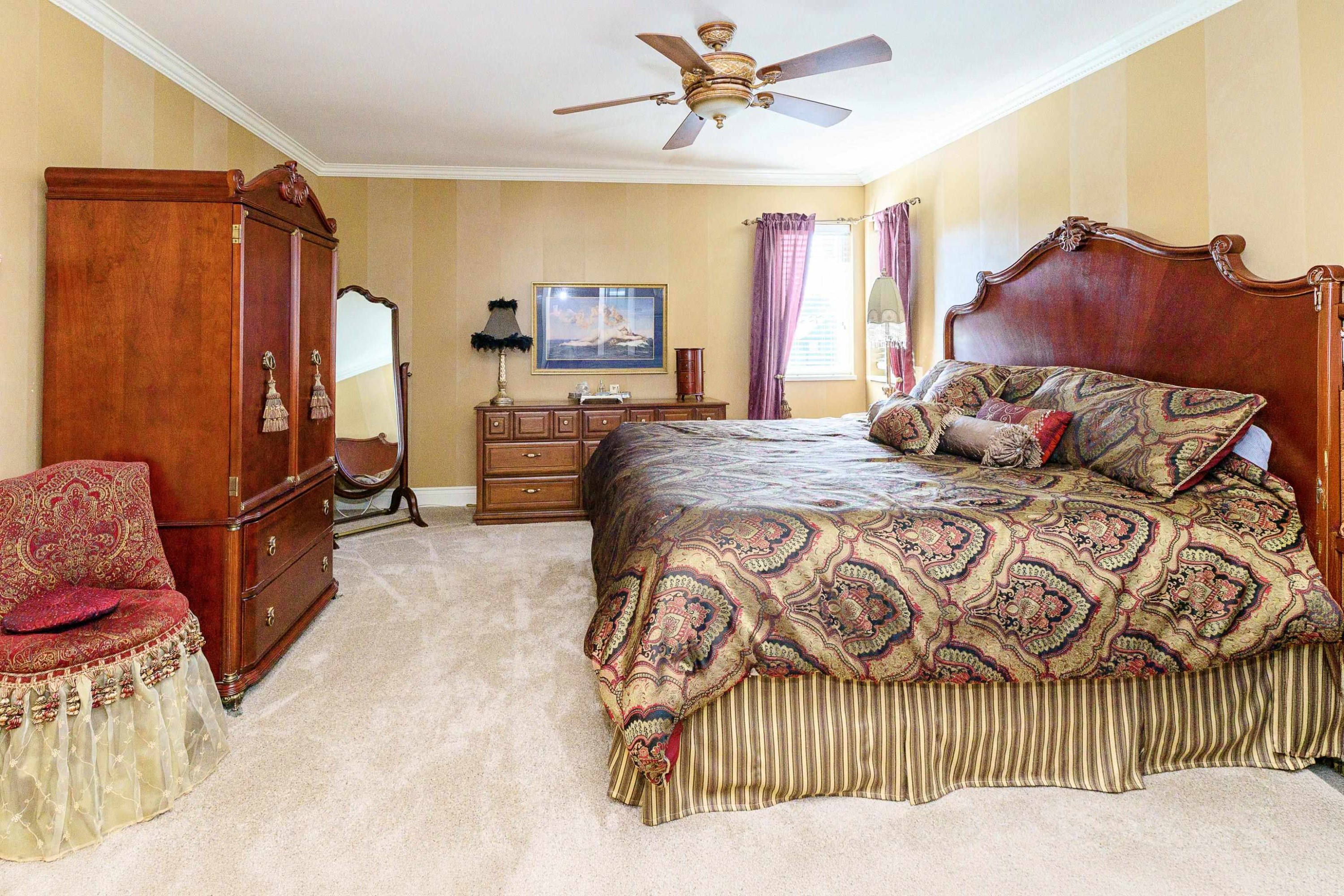 12612 215 Street, Maple Ridge, BC - Indoor Photo Showing Bedroom