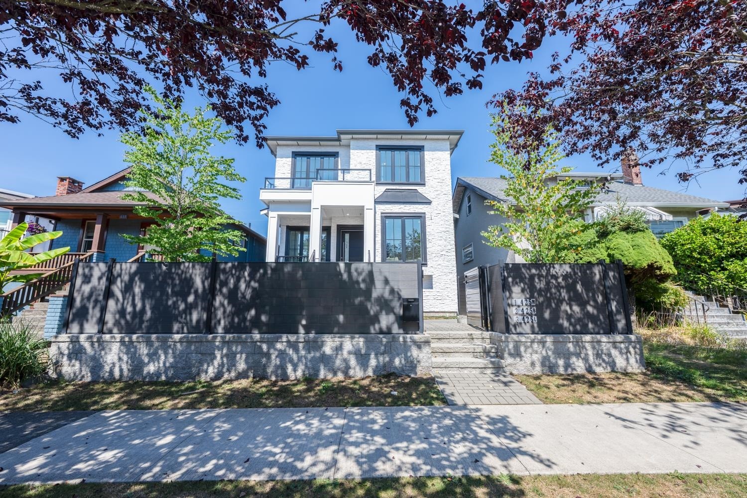 425 56Th Avenue E, Vancouver, BC - Outdoor With Facade
