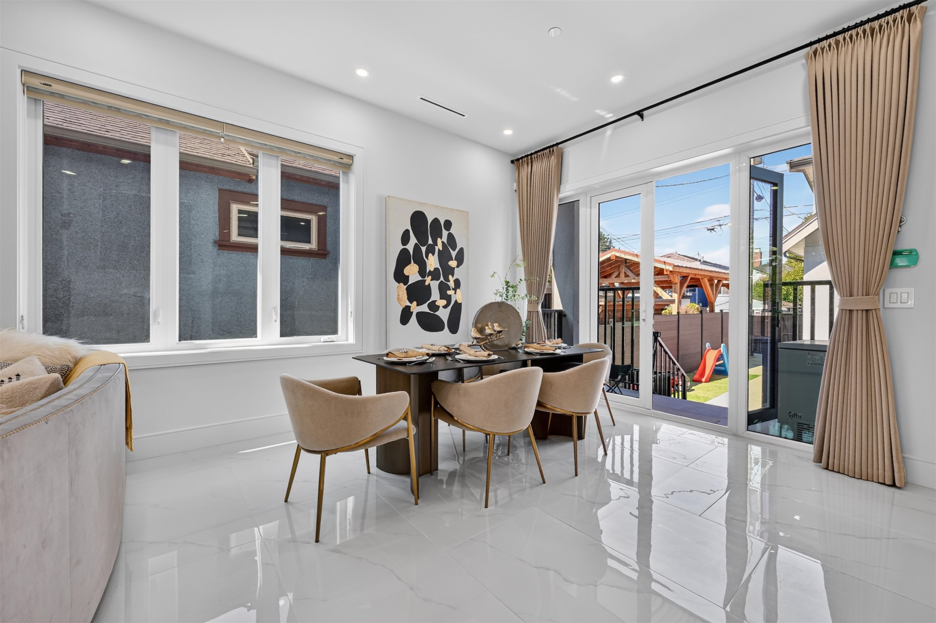 425 56Th Avenue E, Vancouver, BC - Indoor Photo Showing Dining Room