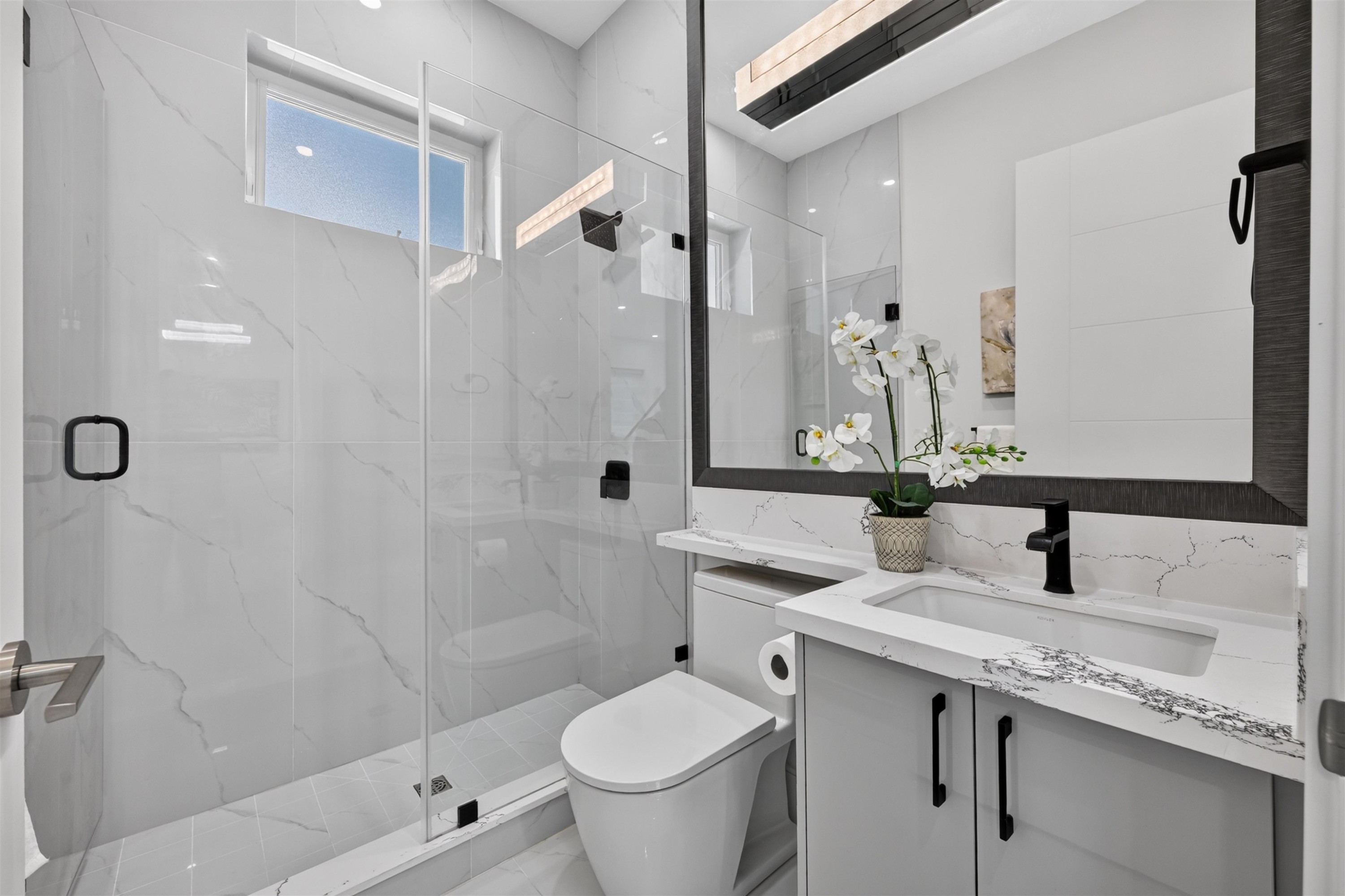 425 56Th Avenue E, Vancouver, BC - Indoor Photo Showing Bathroom