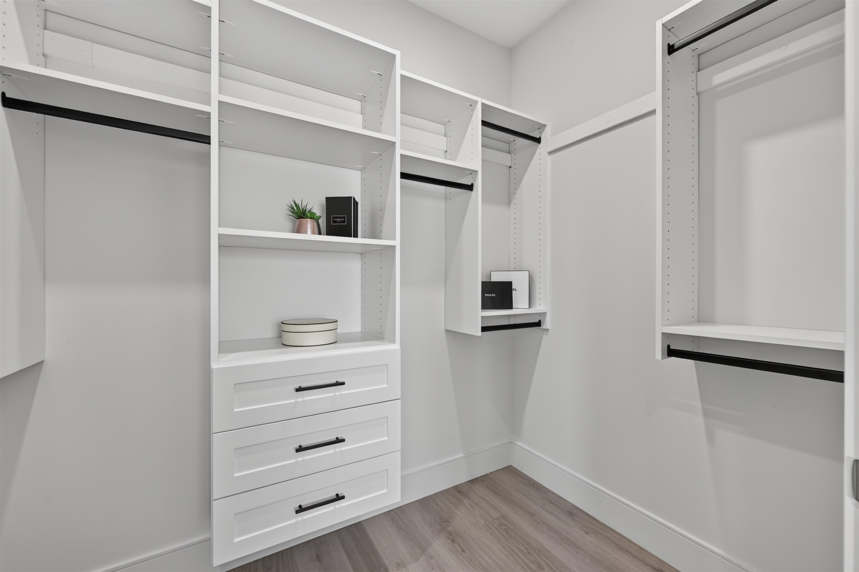 425 56Th Avenue E, Vancouver, BC - Indoor With Storage
