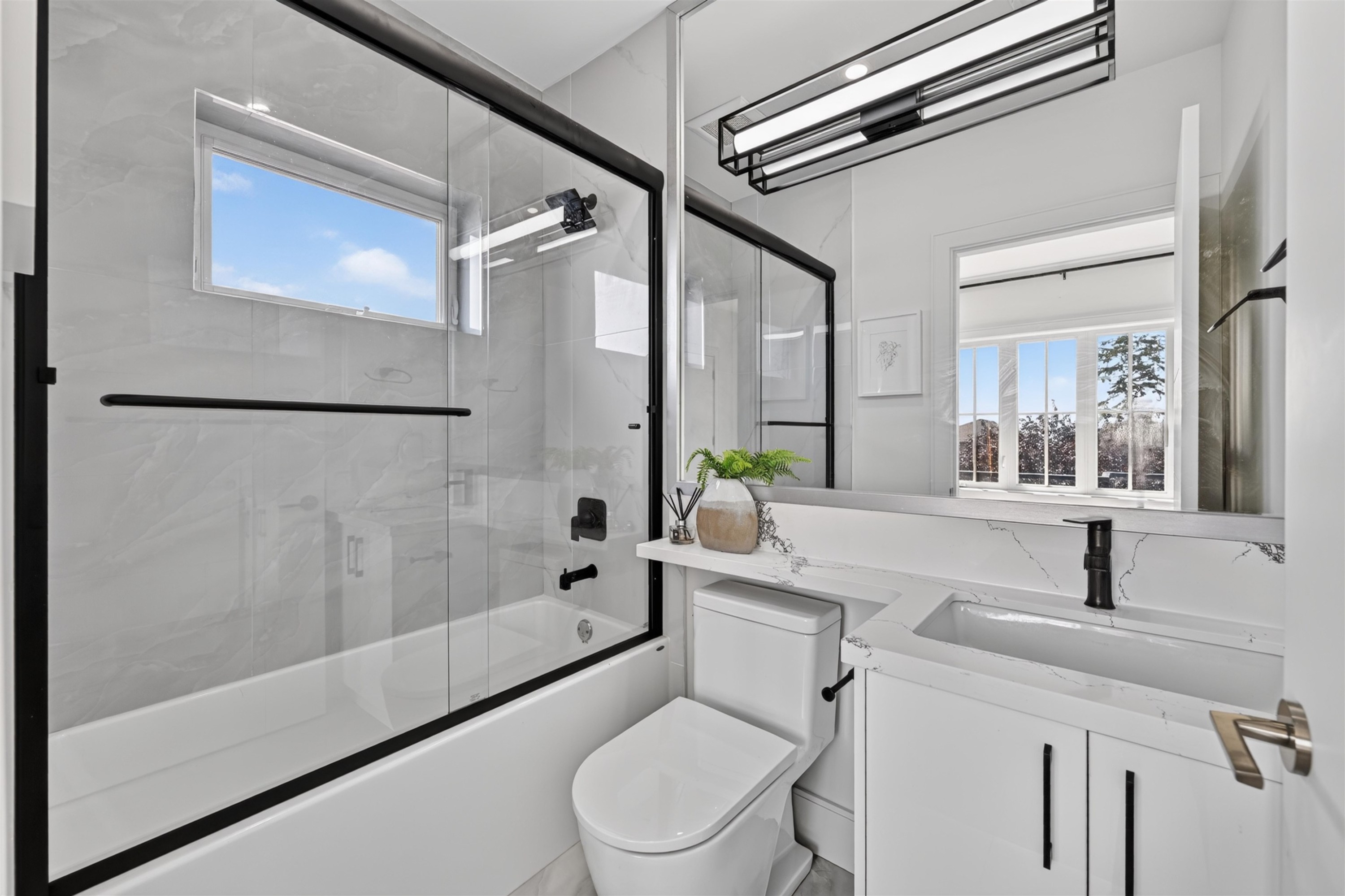 425 56Th Avenue E, Vancouver, BC - Indoor Photo Showing Bathroom