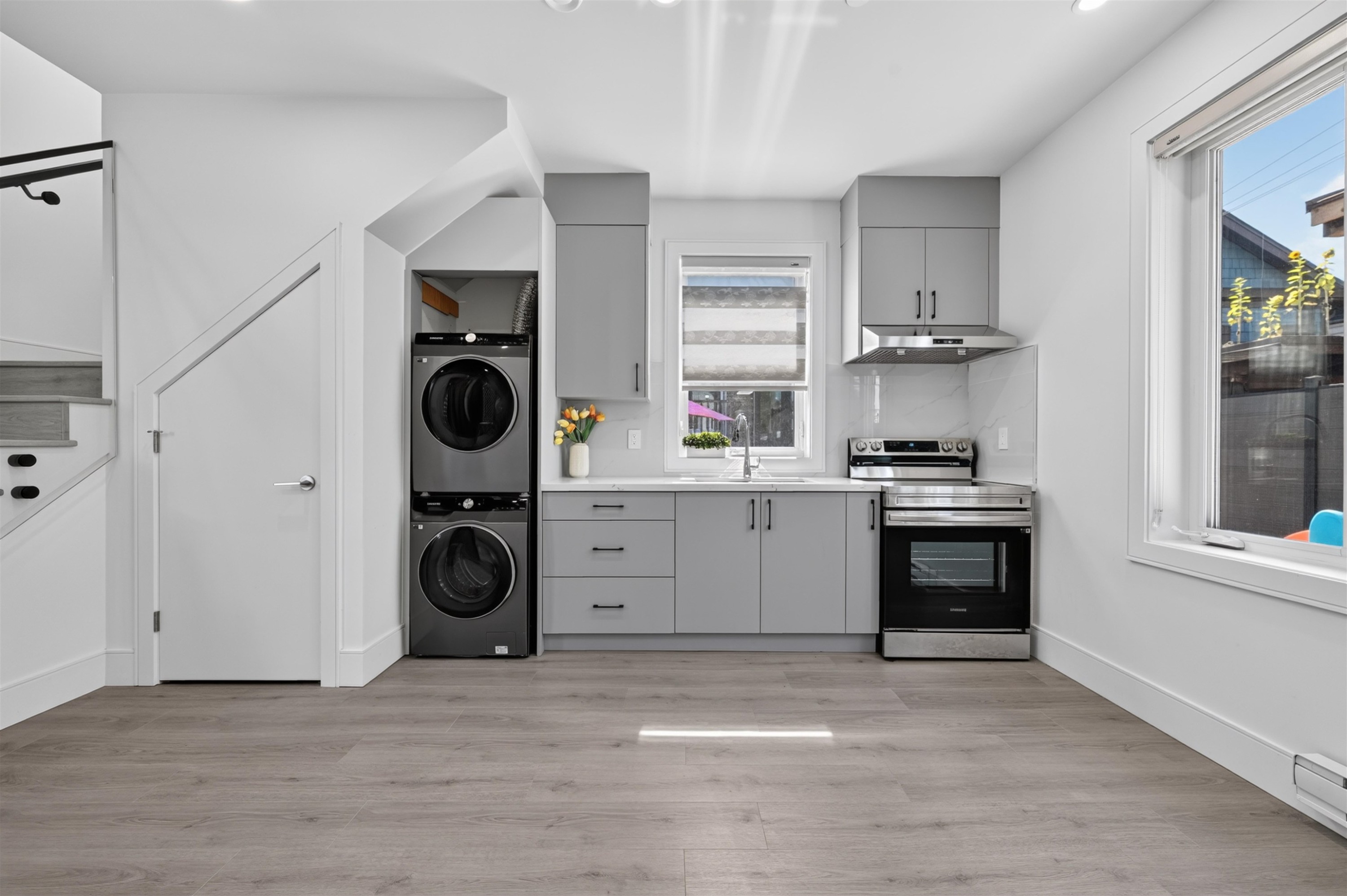 425 56Th Avenue E, Vancouver, BC - Indoor Photo Showing Laundry Room