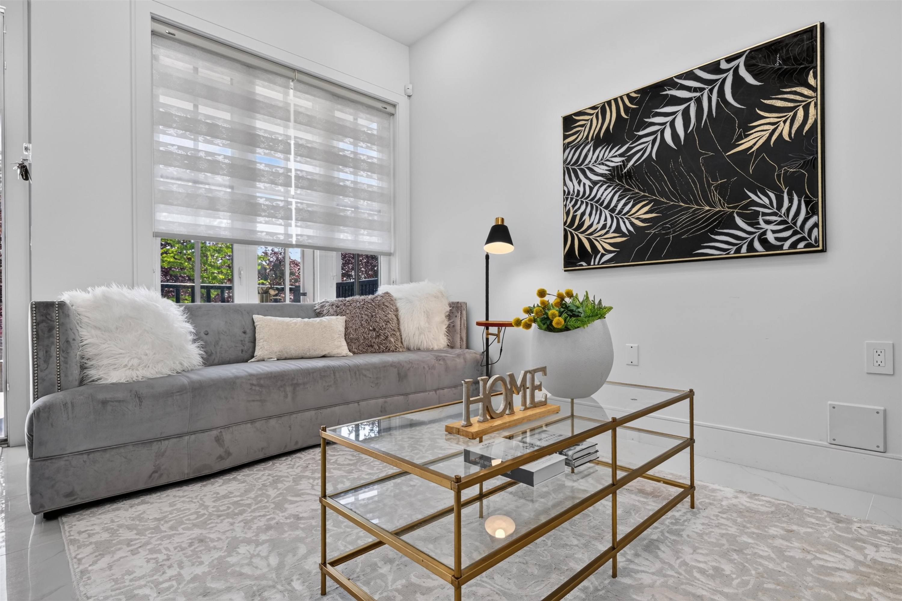 425 56Th Avenue E, Vancouver, BC - Indoor Photo Showing Living Room