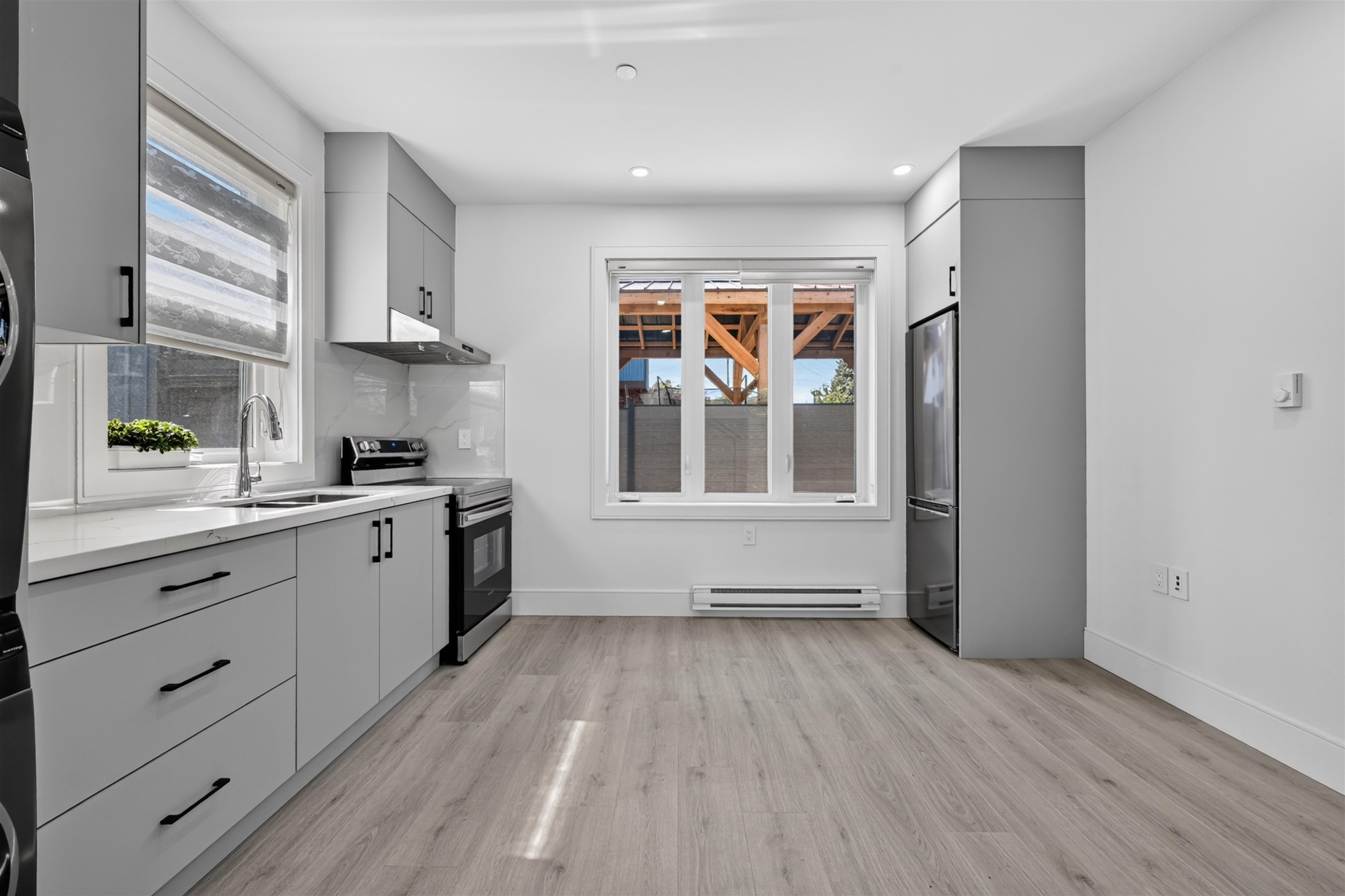 425 56Th Avenue E, Vancouver, BC - Indoor Photo Showing Kitchen