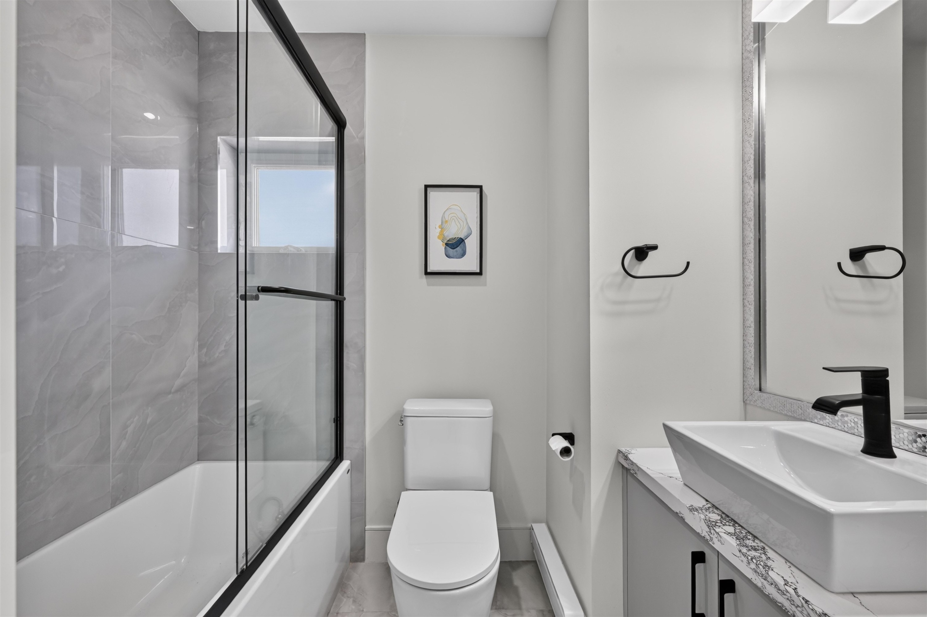 425 56Th Avenue E, Vancouver, BC - Indoor Photo Showing Bathroom