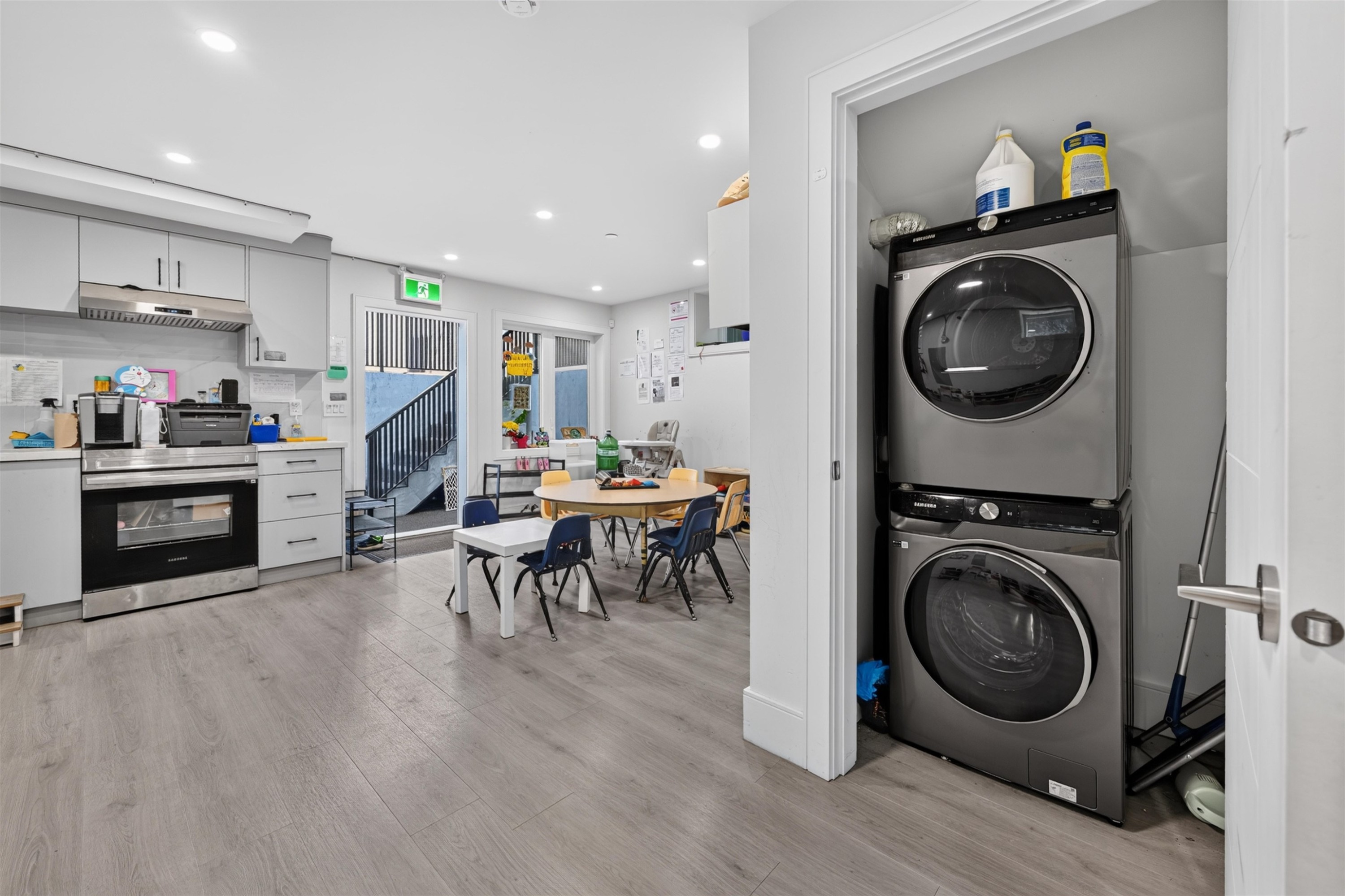 425 56Th Avenue E, Vancouver, BC - Indoor Photo Showing Laundry Room