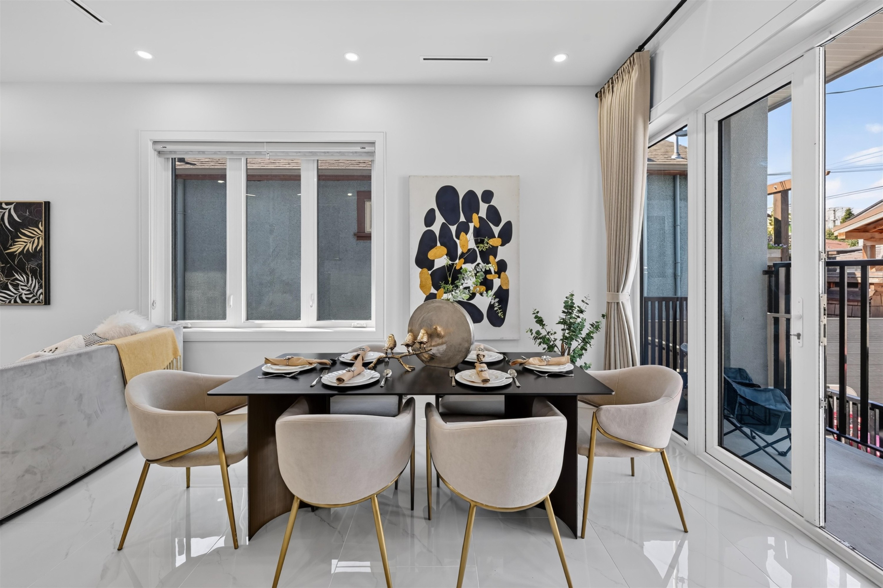 425 56Th Avenue E, Vancouver, BC - Indoor Photo Showing Dining Room