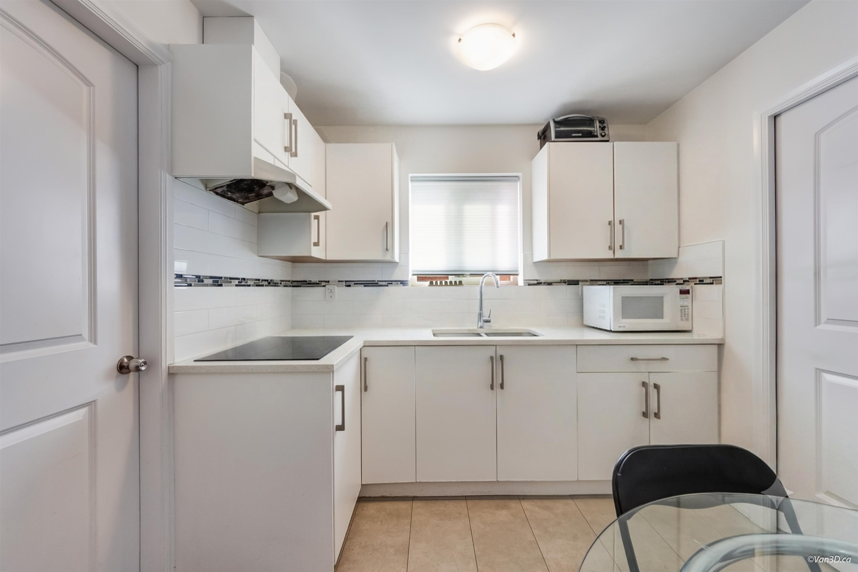 621 65Th Avenue E, Vancouver, BC - Indoor Photo Showing Kitchen With Double Sink